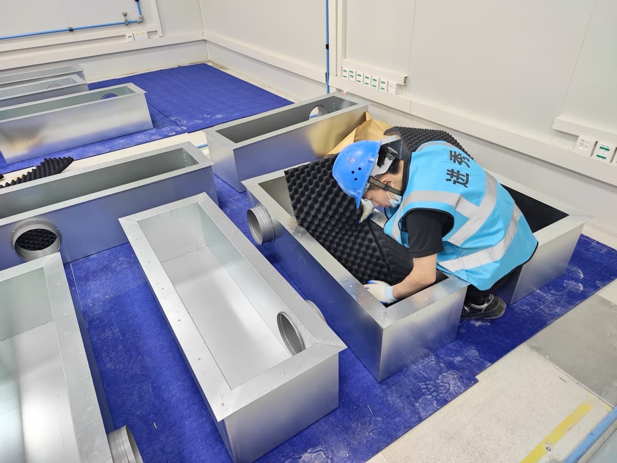 Ventilación silenciosa: cómo respira una sala de ensayos acústicos sin superar el objetivo de dBA